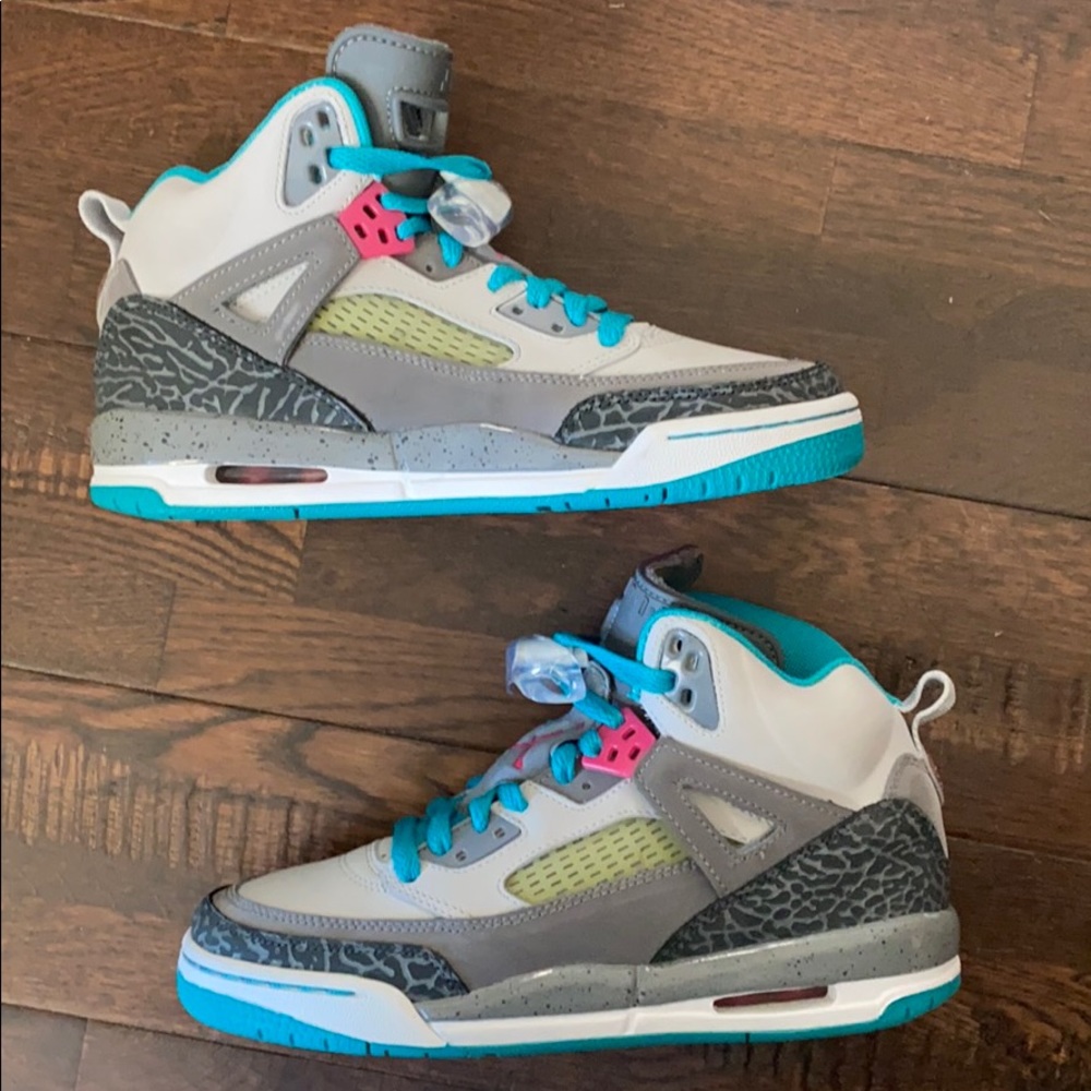BRAND NEW Jordan Spizike Sz 5.5Y - gray/pink